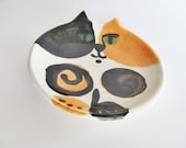 pottery cat: dish round calico whimsical handmade collectible stoneware Free USA Shipping