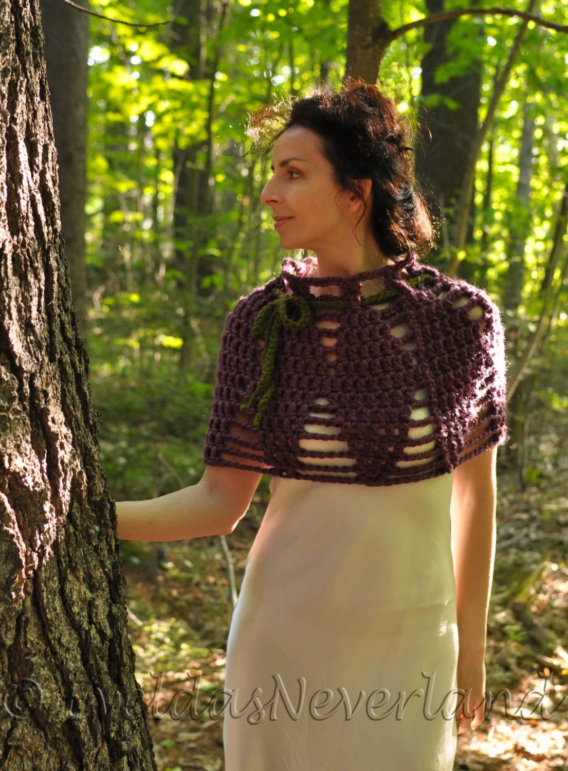 Lotus Flower - crocheted capelet / poncho / cowl / shoulder warmer in purple - Gift under 50