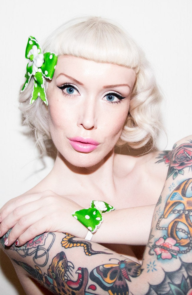 Pinup Gorgeous Rose Dot Wristband - Green