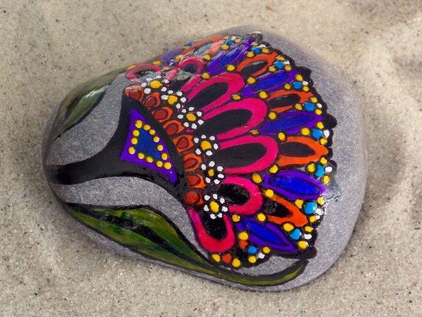 Full Bloom / Painted Rock / Sandi Pike Foundas / Cape Cod Sea Stone