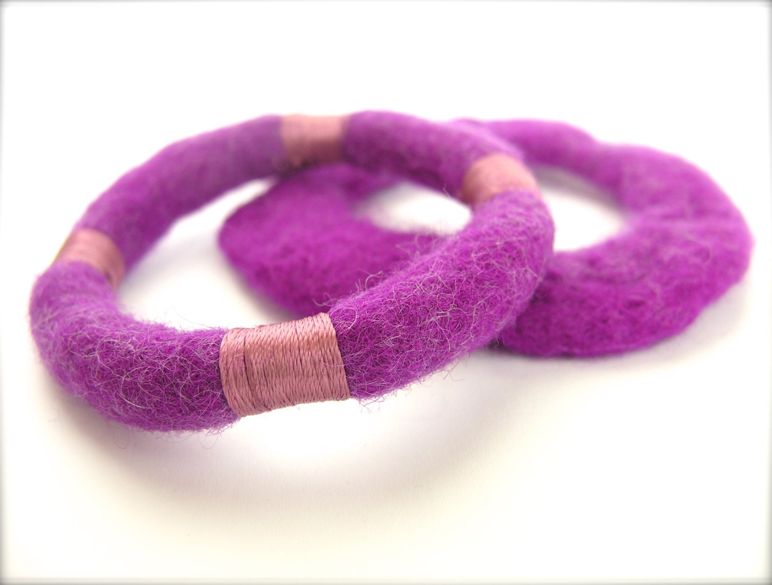 Felt bracelet,  fuchsia felted bangles, warm cuff, modern fiber bracelet, Set of two - ArtiKats