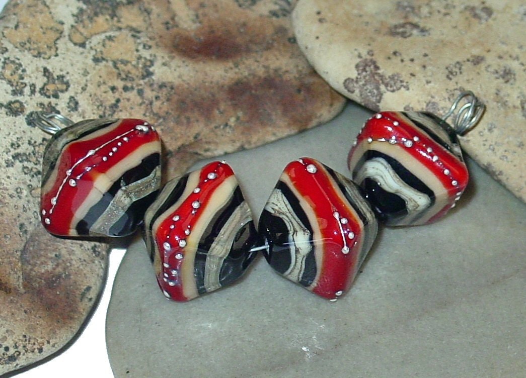 BHG  Rubies crystal quartet