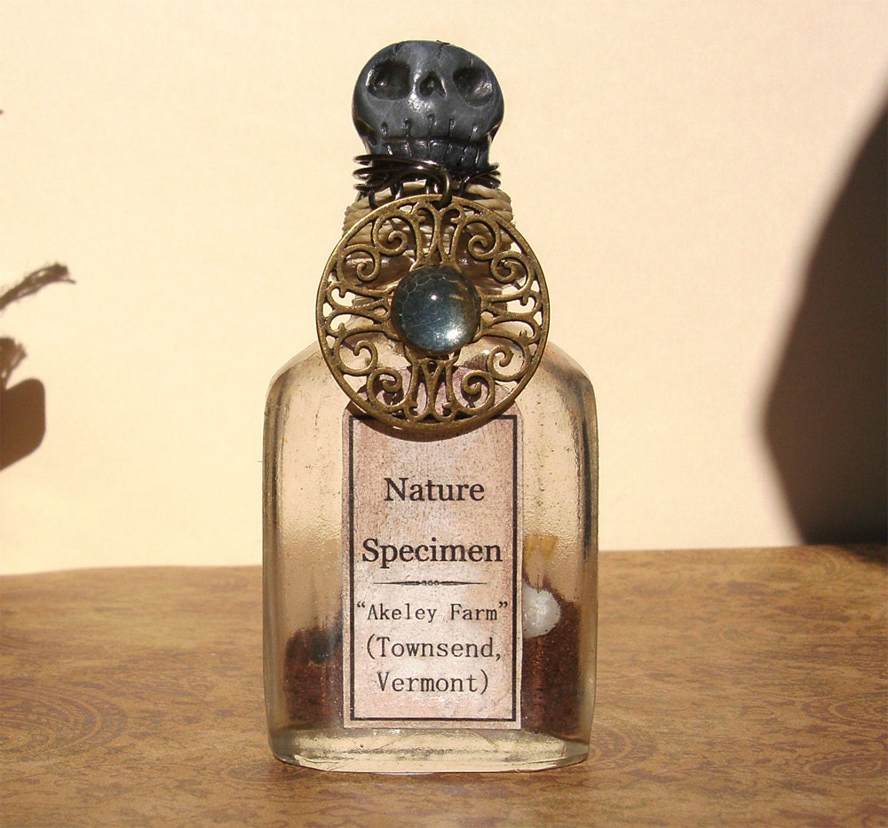 Whisperer In the Darkness Original OOAK Lovecraft Bottle Art-Part of The Lovecraft Bottle Collection - natamon