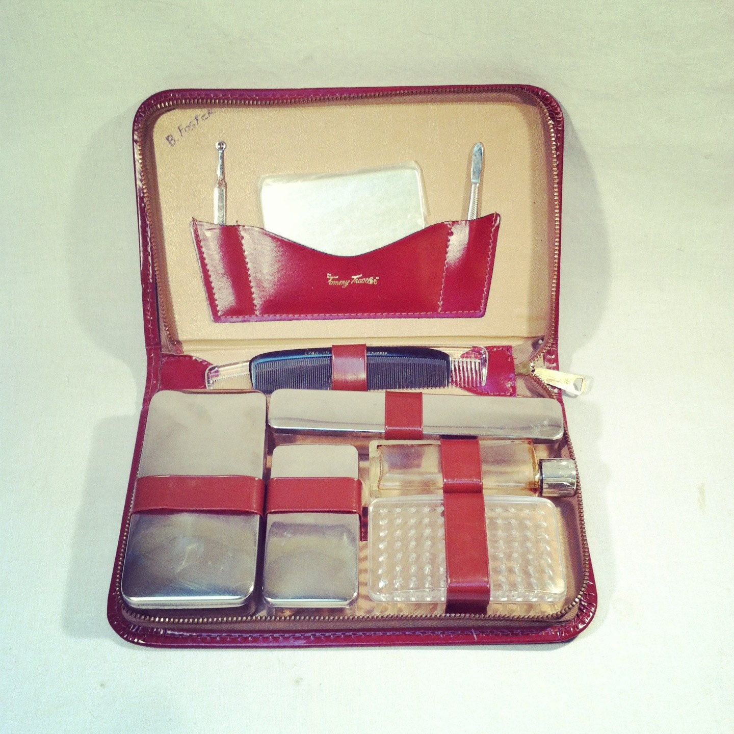 Vintage TOMMY TRAVELER TOILETRY Vanity Grooming Kit / Train Plane Luggage Travel Case