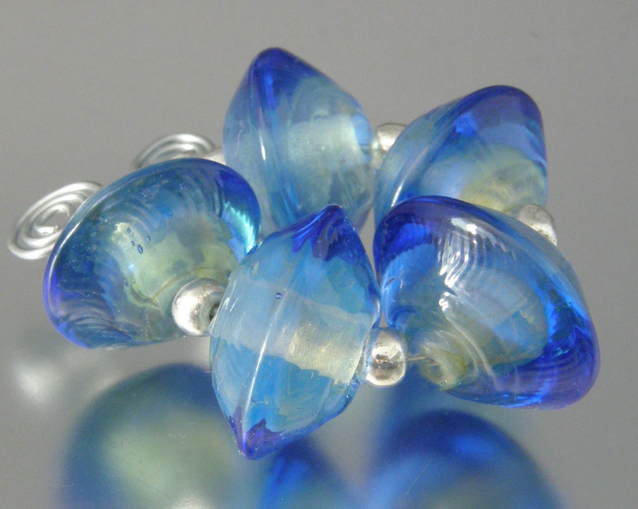 KILLERBEEDZ1 - Blue Halo  - 5 Stubby Bicone Lampwork Beads
