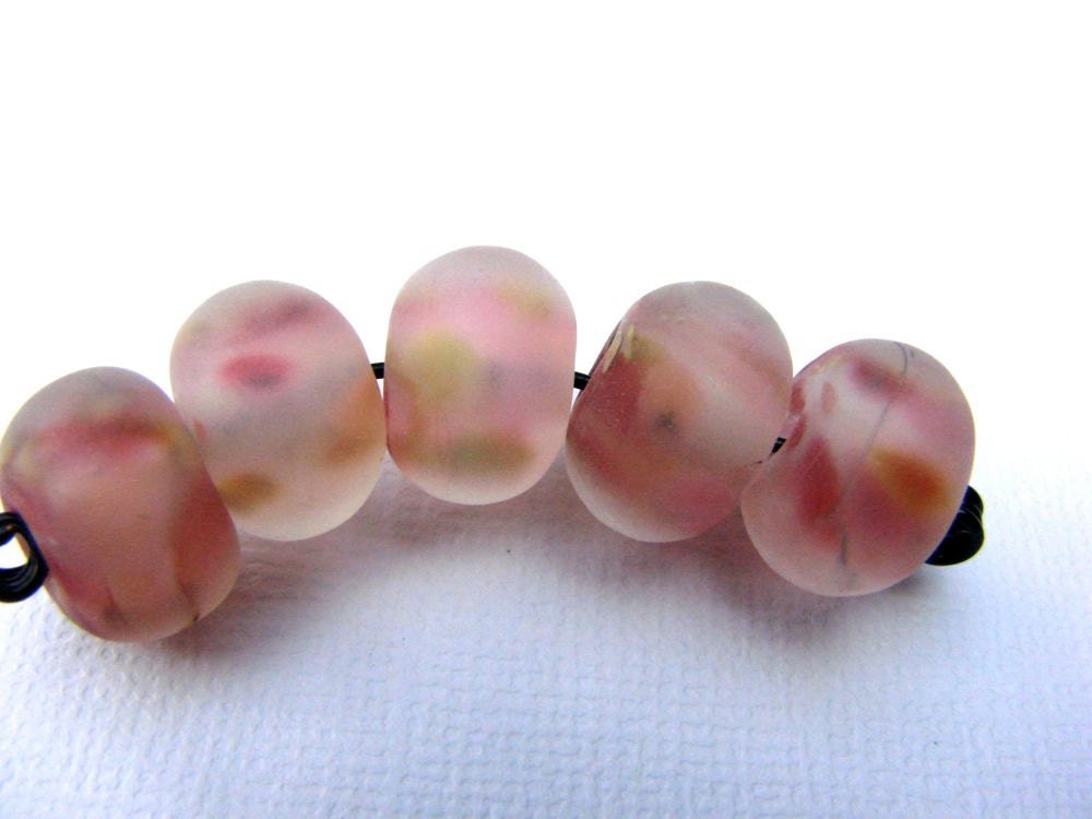 5 Etched Pinky Lampwork Beads SRAf34