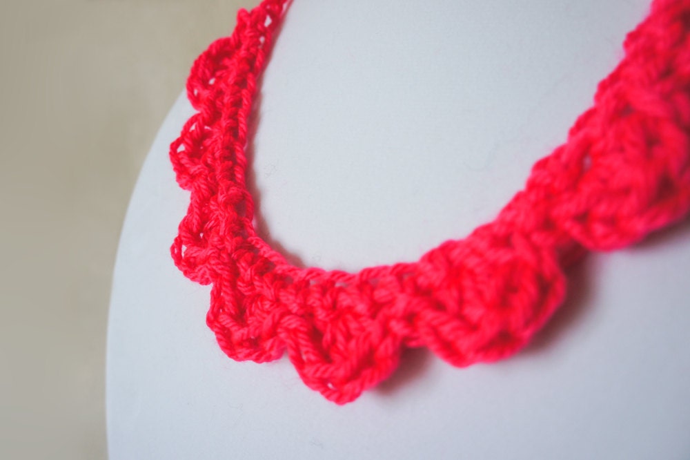 Scalloped Crochet Necklace - Neon Pink