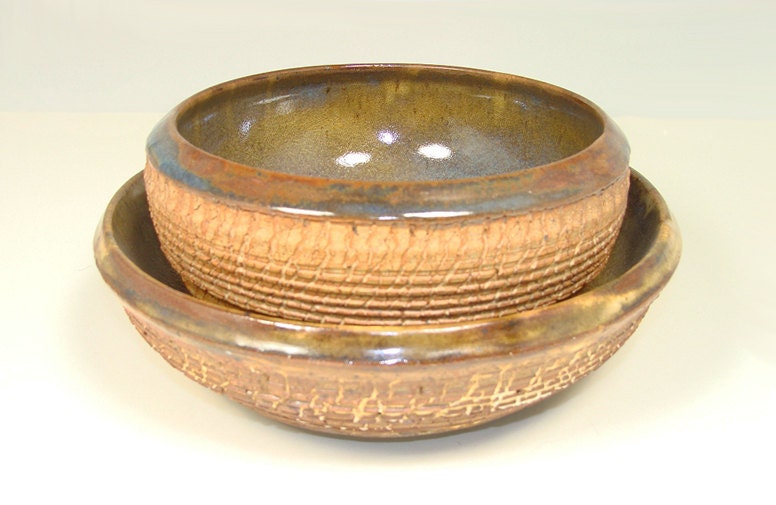 Textured Serving Bowl Set