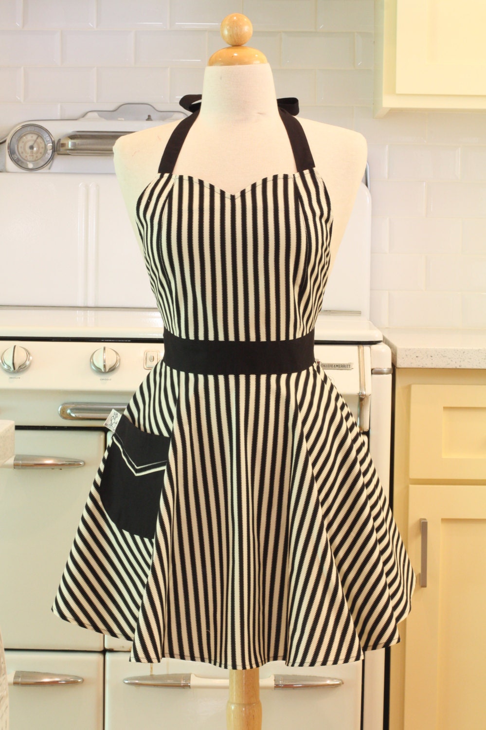 Retro Full Apron Sweetheart Stripe Black White BELLA
