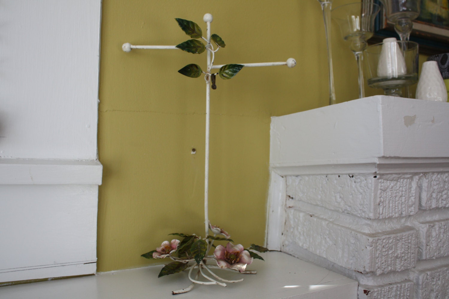 Italian Tole Towel Holder.  Jewelry.  Exquisite.