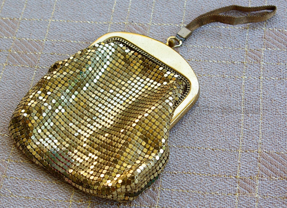 WHITING & Davis 1920's Vintage Small Sparkly Metallic Gold Mesh Frame Purse with Chain Handle
