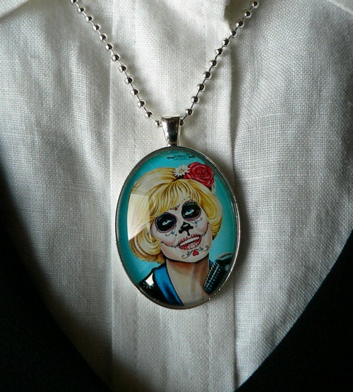 Doris Day Las Muertas Pendant