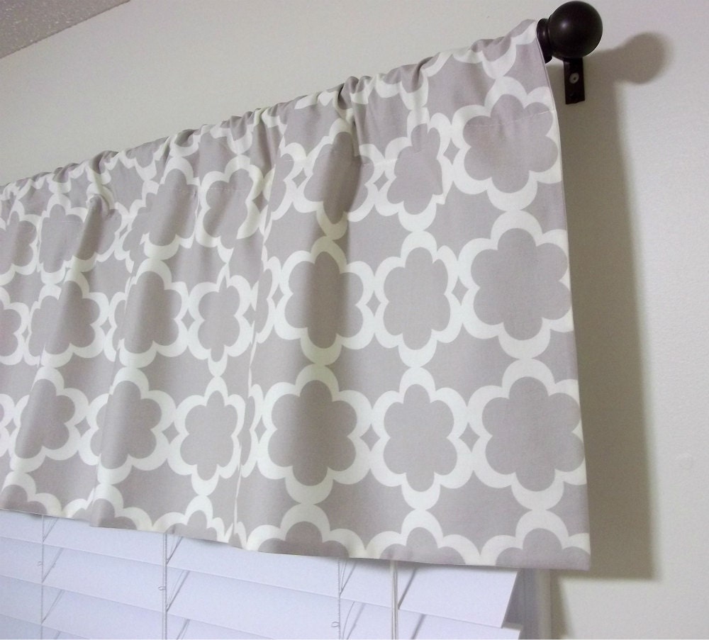 Valance 52"X15" Lined - Neutral Garden Lattice