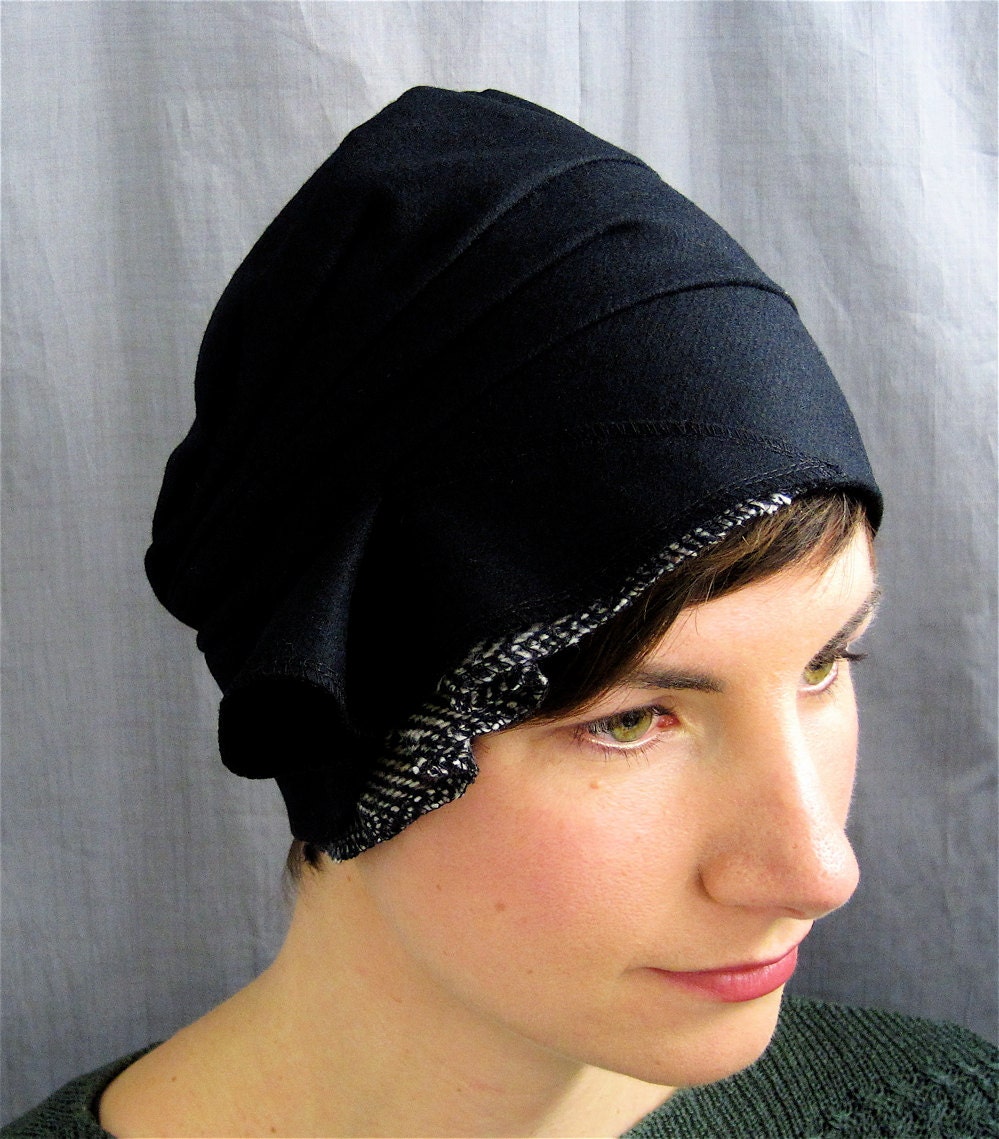 cloche - black wool