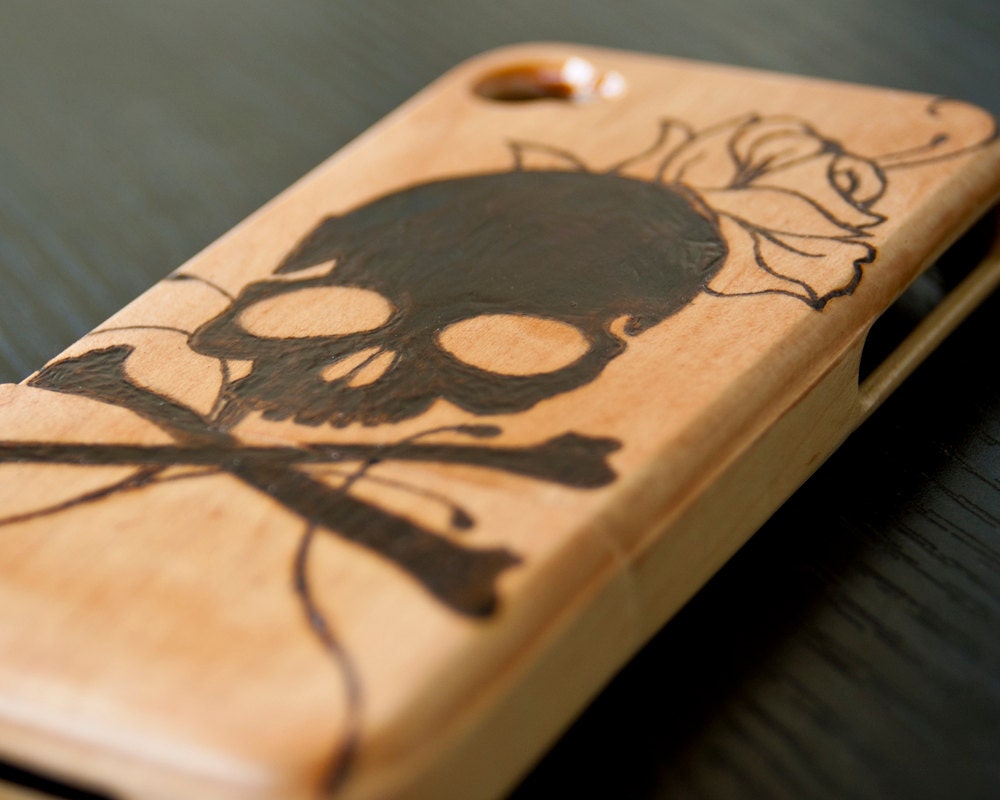 Pirate Skull Crossbones and Rose iPhone 4 4s Wood Case