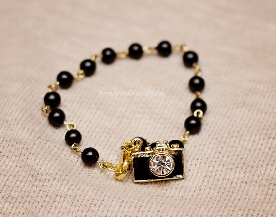 Photographer's bracelet black pearl beaded camera charm bracelet