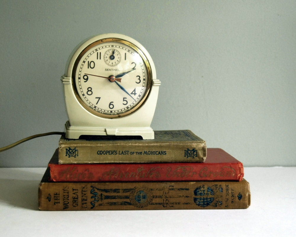 1940s Ingraham Sentinal Clock Vintage SA14 Alarm Clock, Art Deco Electric Shelf Clock