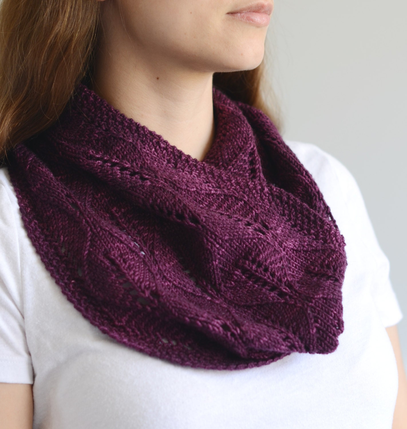 Knitting Pattern - Laurel Leaf Cowl - Leaves Motif