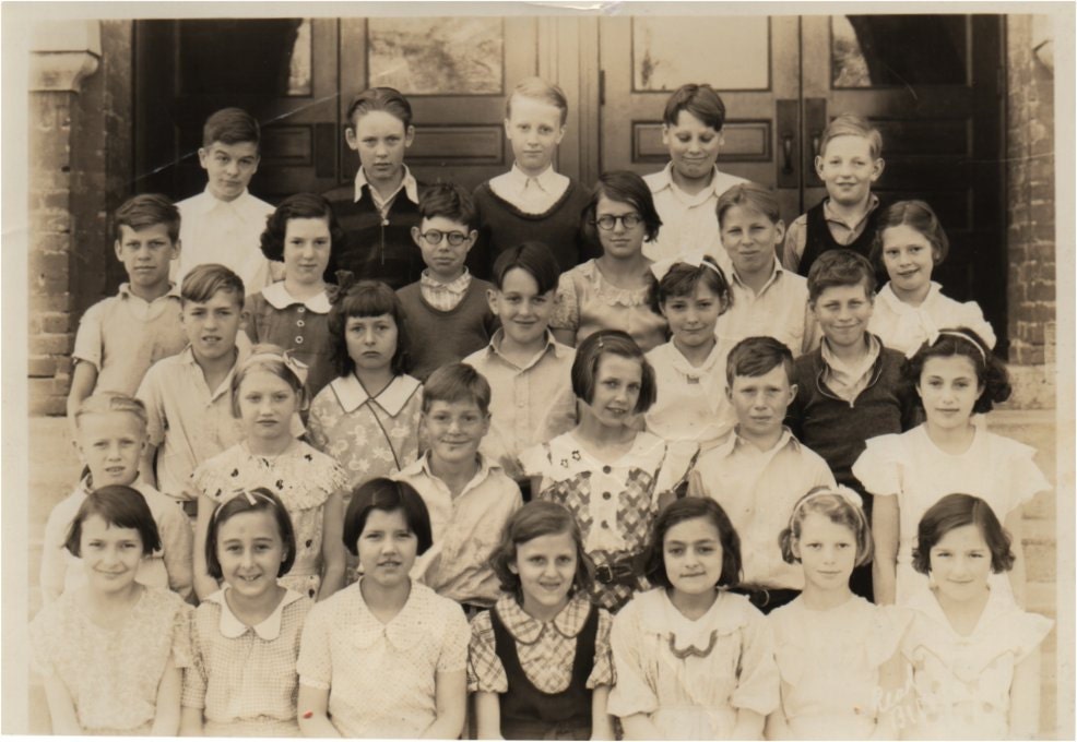Wonderful VIntage 1920's CLASS PHOTO - cute school  children in antique fashions -