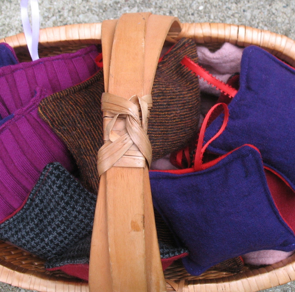 Organic French Lavender Sachet - upcycled wool - Relaxing, Deodorizing, Fragrant
