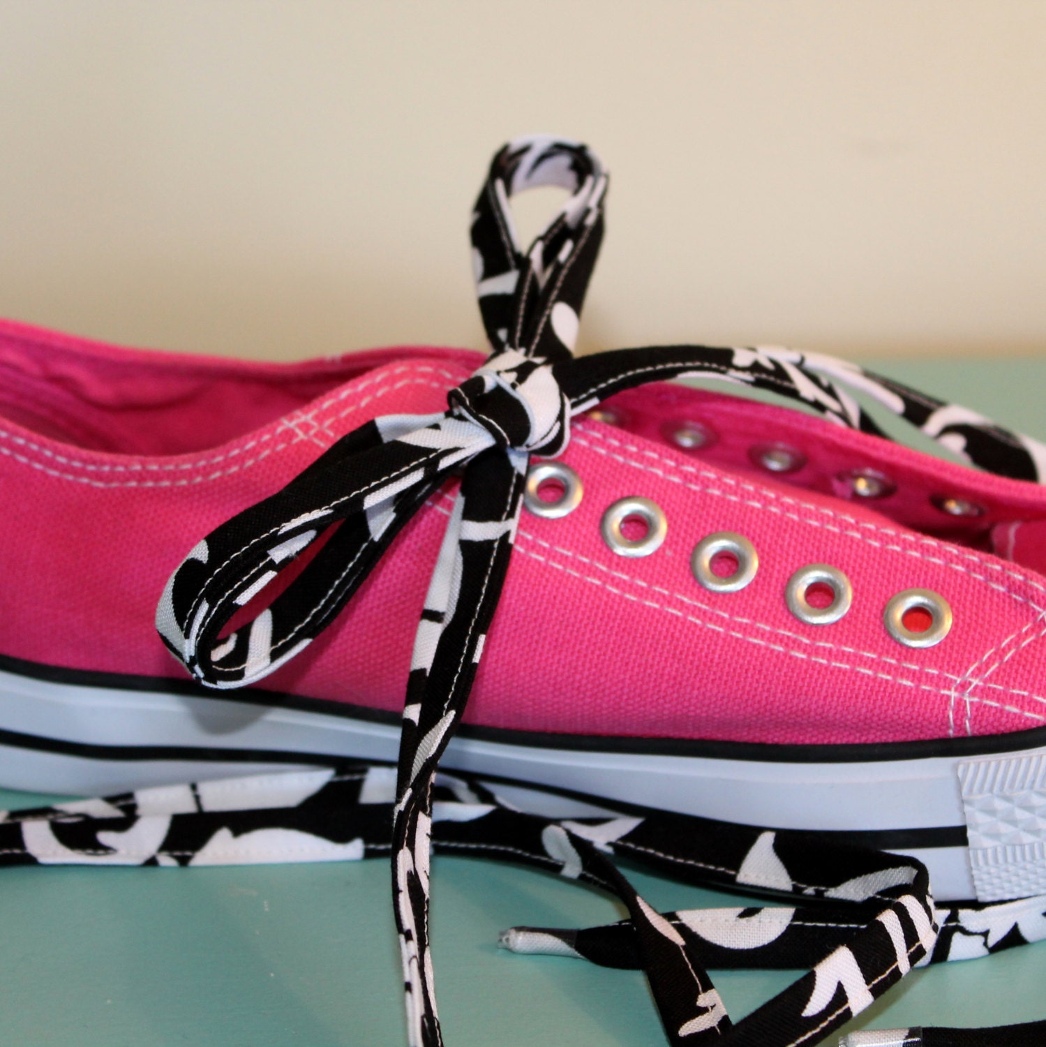 Black and White Fabric Shoelaces with Aglets