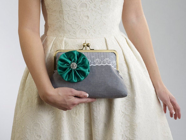 EMERALD Wedding- 1 GREY Wedding Clutch with EMERALD Flower Brooch- Bridesmaids Gifts- Bridal Purse- Wedding Clutches