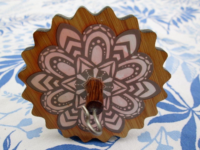 Drop Spindle with art deco flower, 0.9 oz / 25 grams