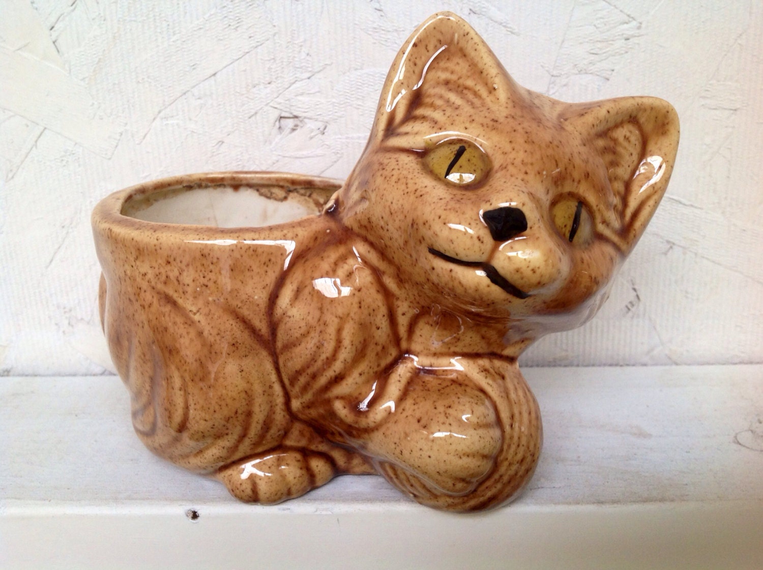 Vintage cat planter . Sweet 1970s kitten . Sienna brown glaze