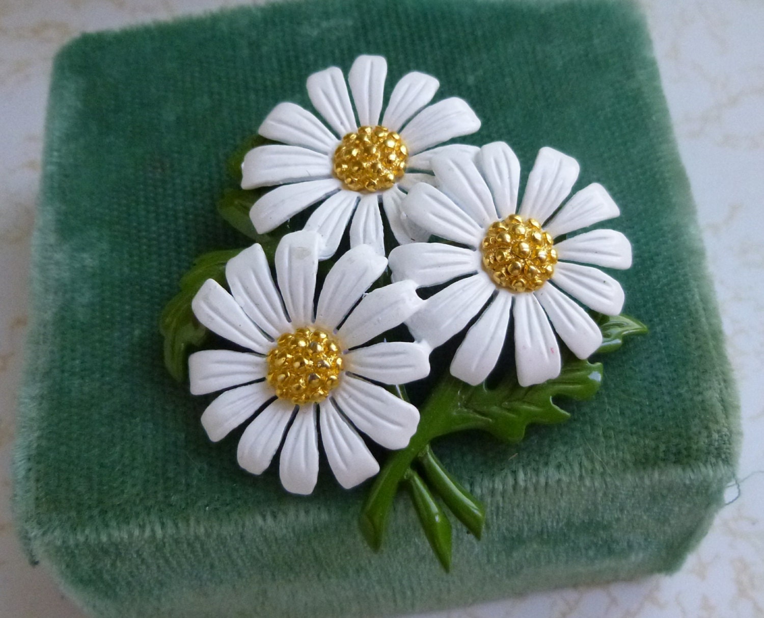 Vintage Enameled Metal Daisy Pin - Flower Brooch