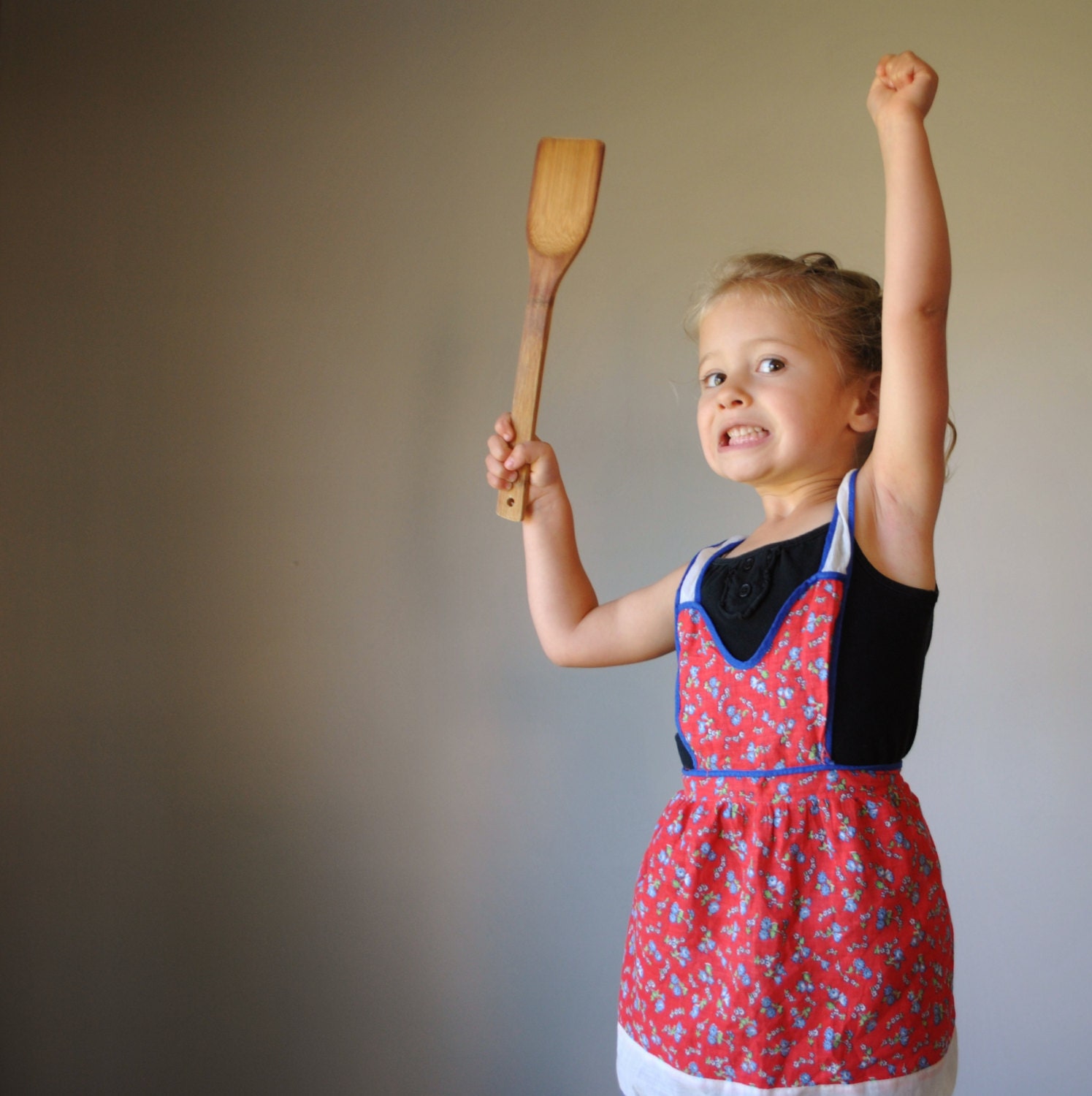 1940s Floral Cotton Apron for Little Girl, size 2t/3t/4t