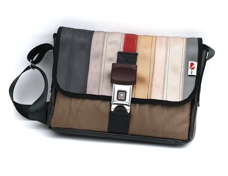 Three Speed Medium made from recycled car seat belt and car leather 1/1