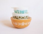 Vintage Pyrex Spring Blossom Crazy Daisy 402 1 1/2 Quart Mixing Bowl