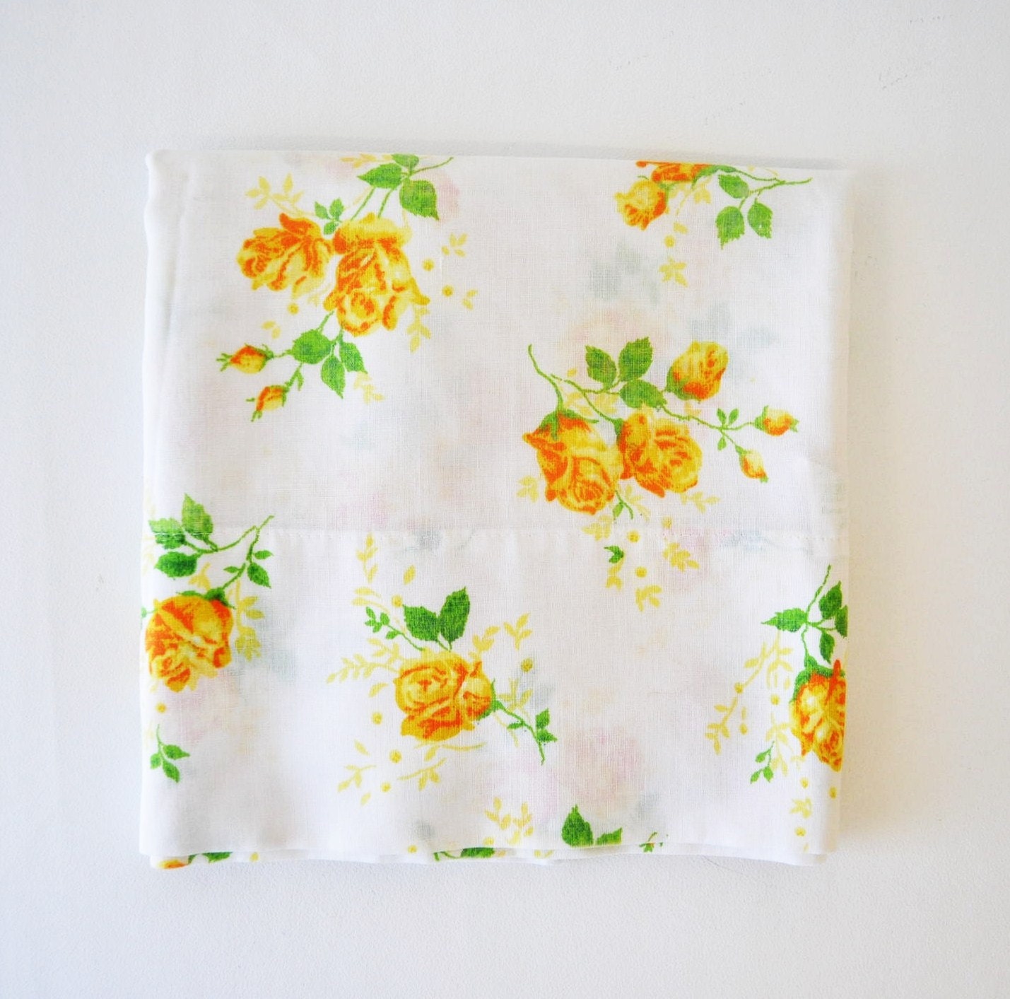 country cottage bouquet of flowers pillowcase--vintage linens by Dan River