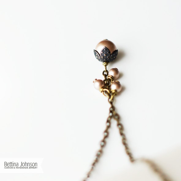 Pearl Lady Necklace, antique brass necklace, pearl necklace, gift idea, almond pearl, pearl drop