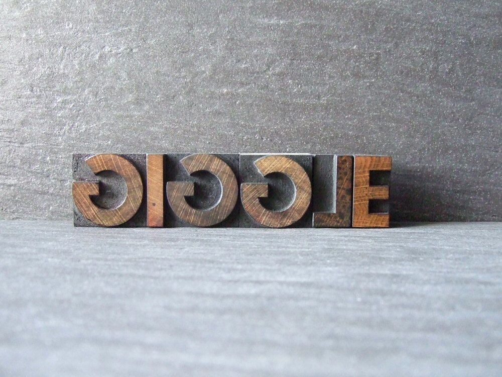 GIGGLE - Vintage Letterpress Word