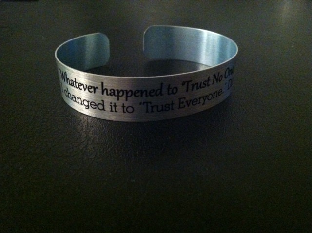 X-Files - Trust Everyone Bracelet