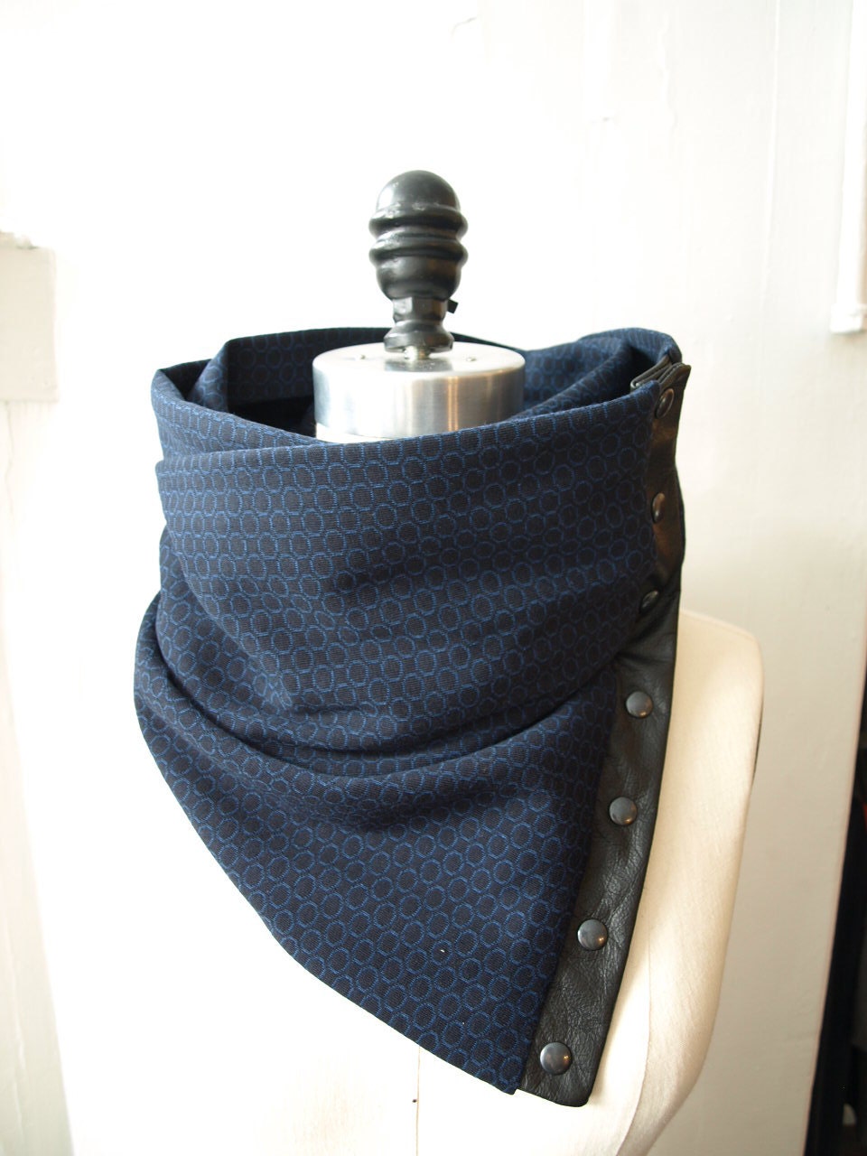 Black and blue Geometric Chunky circular infinity scarf