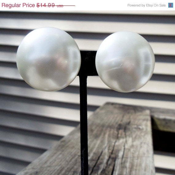 Summer Sale Vintage Coro Pearl disc Earrings clip on