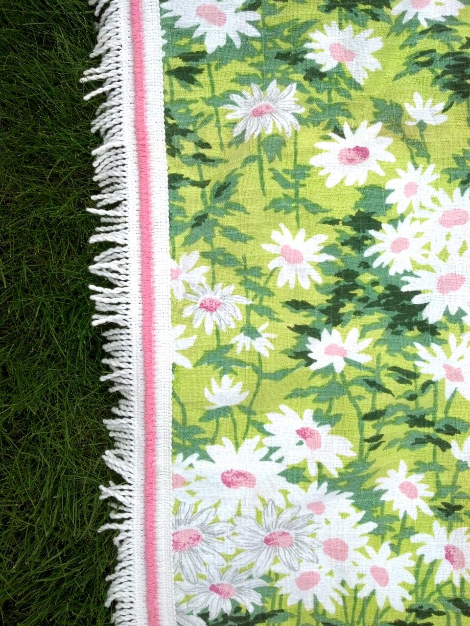 Morgan Jones made in the USA Twin Barkcloth Bedspread with Pink & White Daisies