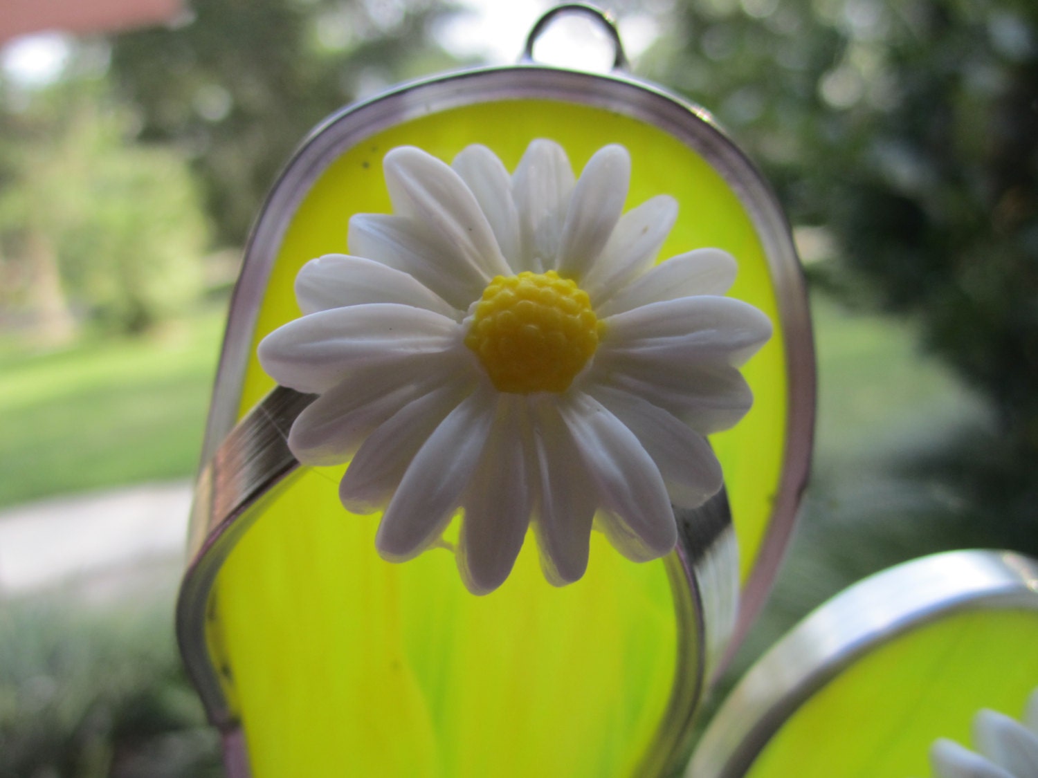 Daisy Flipflop Suncatcher