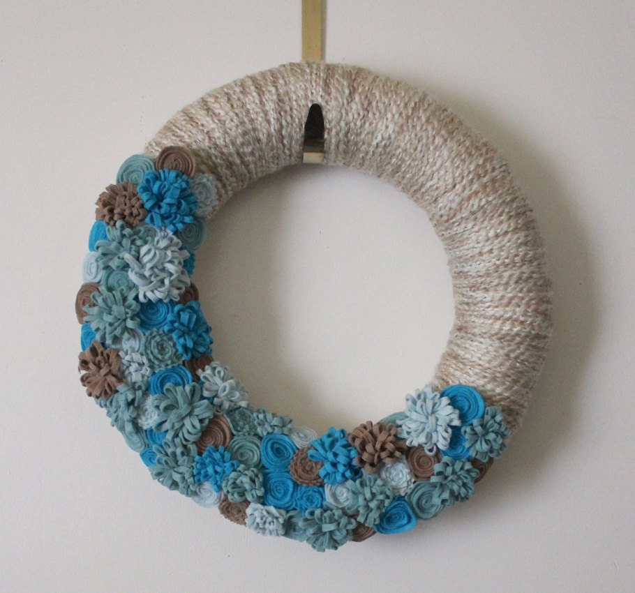 Summer Beach Wreath, Aqua and Tan Ocean Colors Yarn and Felt Wreath, 14 inch size - READY TO SHIP