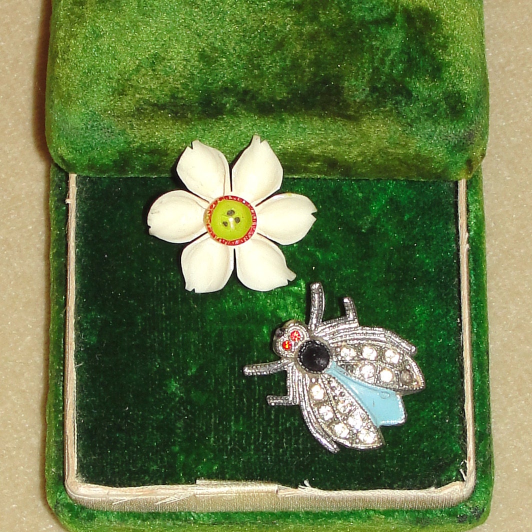 Fragrant Petals Brooch Set