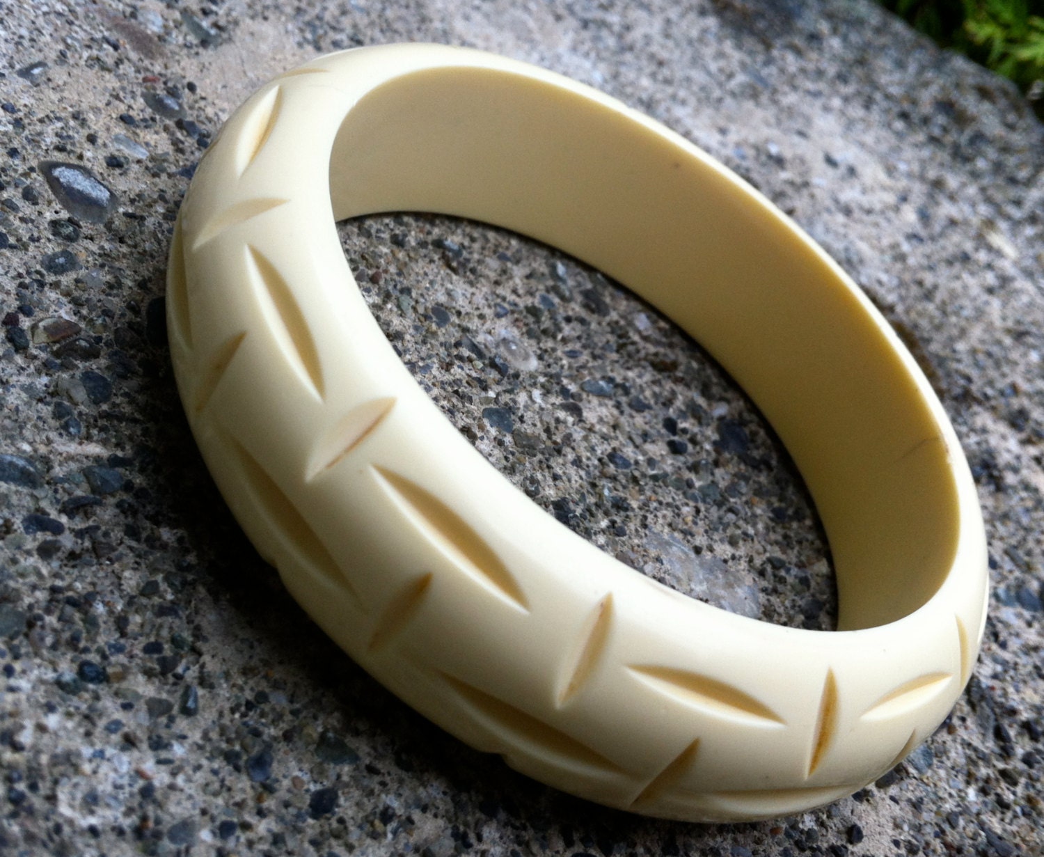 Vintage Mid Century Carved Faux Ivory Plastic Resin Bangle