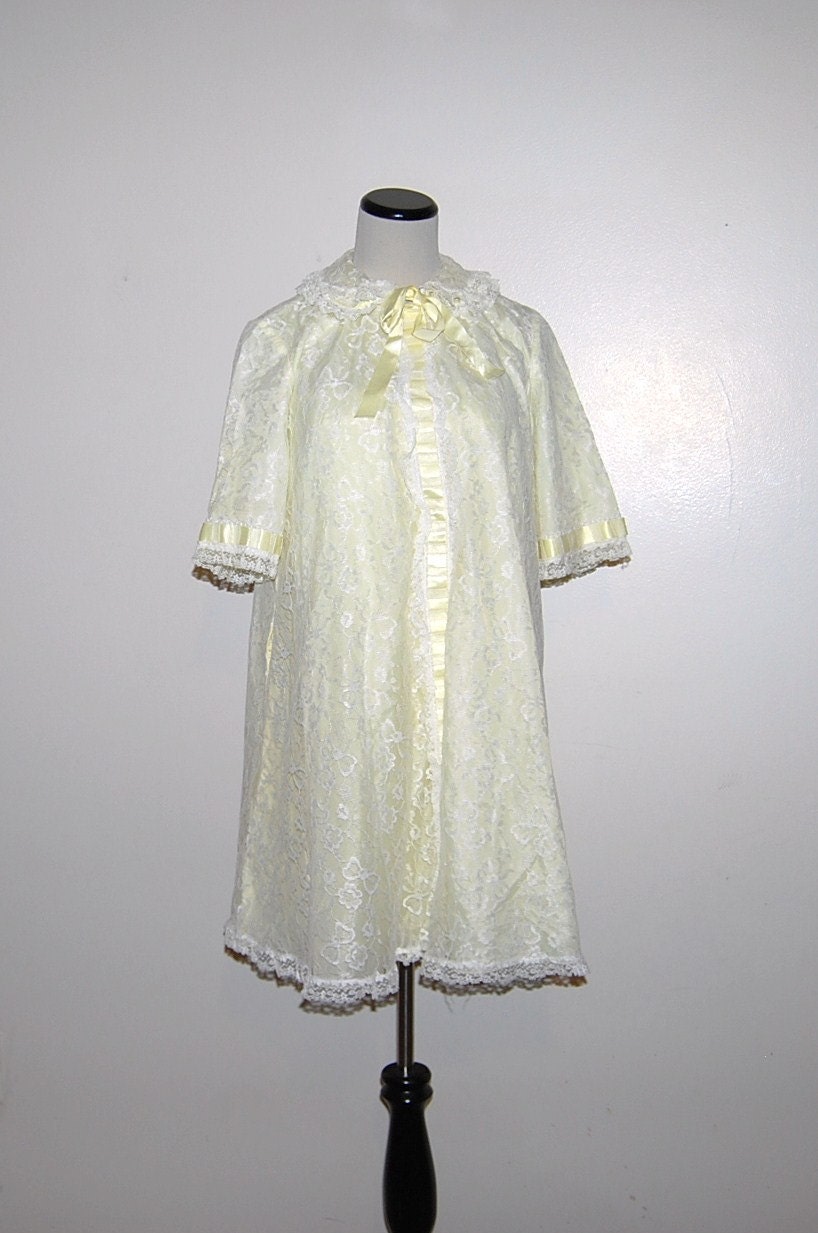 Vintage Peignoir Yellow with Lace