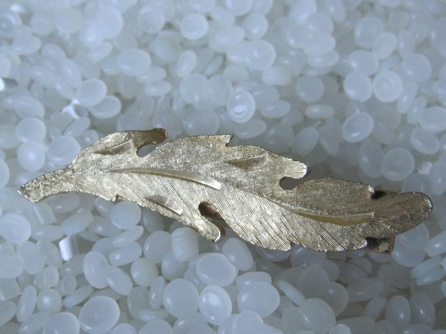 wonderful vintage barrette, gold leaf  with glitter finish, vintage 1950 hair clip