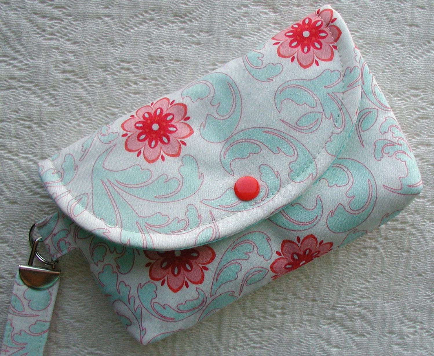 Large Snap Wristlet... Verona Damask in Rouge