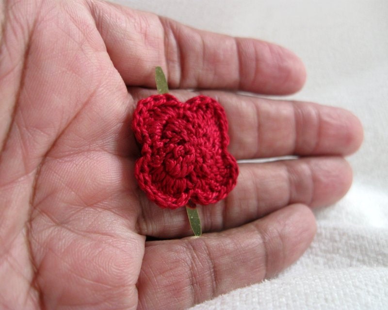 Crochet Lapel Pin, Men's Tiny Red - DK Suit Flower