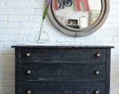Belen- Small black chest with papered feet
