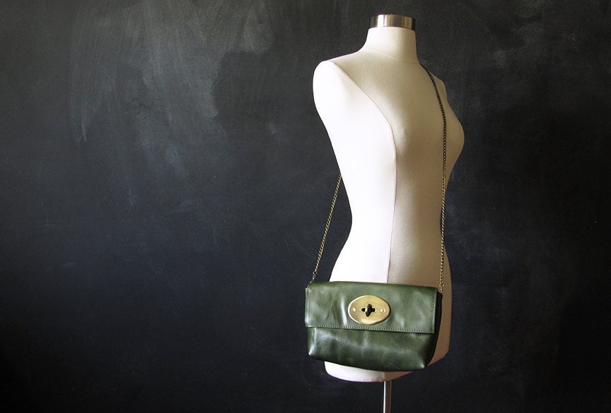 Envelope Clutch with Crossbody Chain Strap: forest green leather