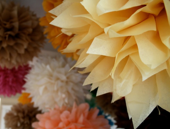 Custom Colors ... 5 tissue paper poms // wedding ceremony // birthday // baby shower // fiesta // party decorations Il_570xn